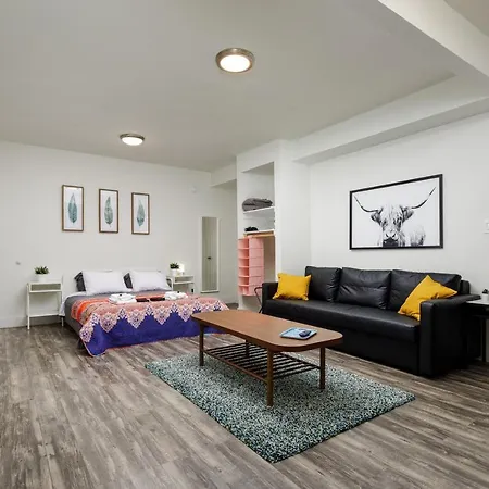 735 W 10Th St